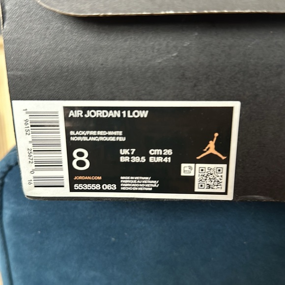 Air Jordan 1 Low- Men’s size 8 - Picture 2 of 5